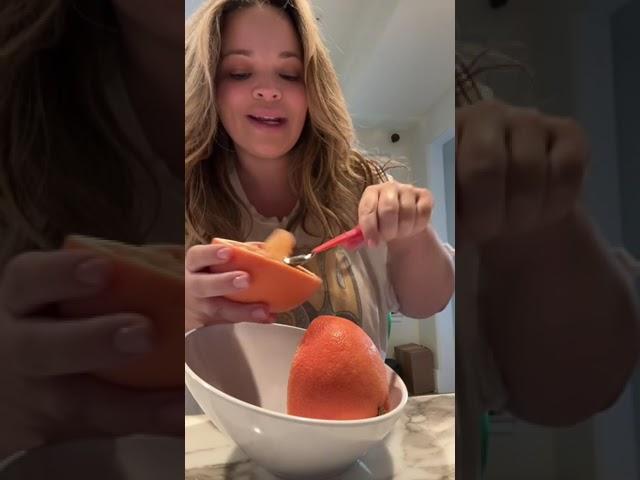 Trisha Paytas & Cute Baby Girl Enjoy a Fun Orange Snack Together!