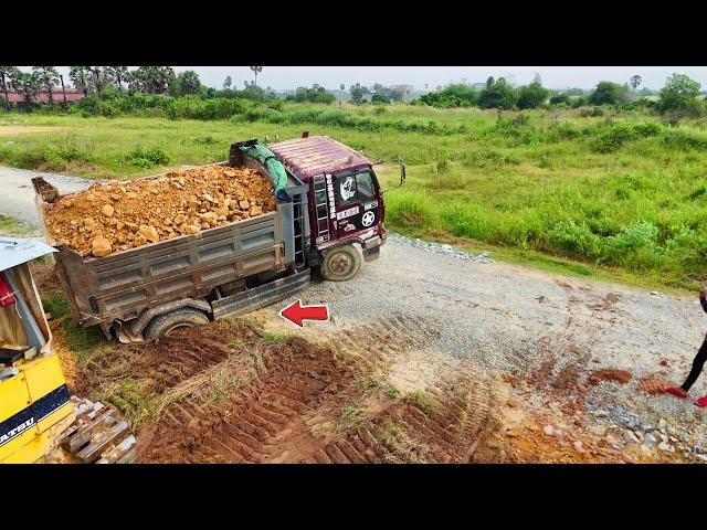 New Job Dump Truck 5Ton back uploading overturned, Bulldozer D31P KOMATSU Technique Fill Land