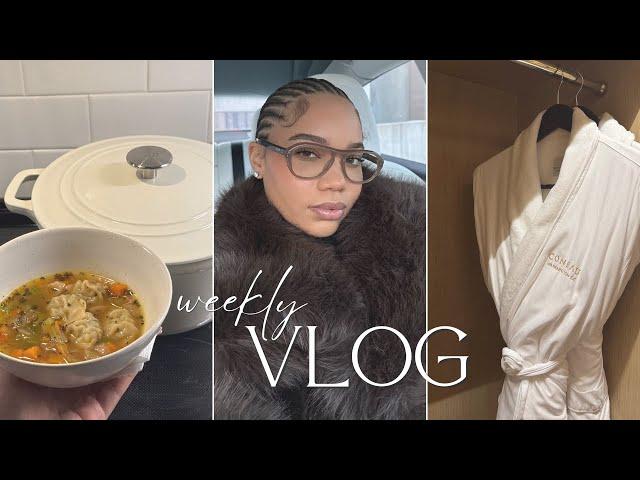 WEEKLY VLOG | gift shopping, luxury staycation, new hair, cozy soup & more!