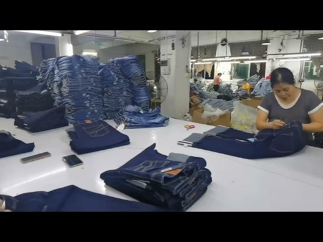 Labors are working so hard for the next day shipment,cleaning the threads!