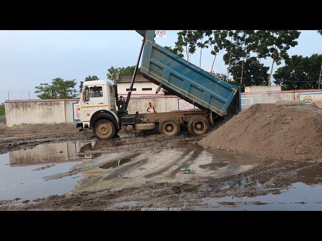 10 Chakka Tipper Video | Tata  Motors 2518 TK Truck At Unloading Point - Entertainment World.