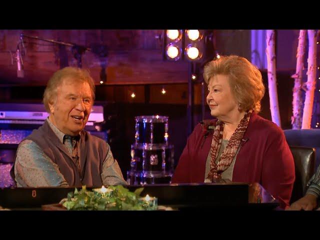 Bill and Gloria Gaither sit down and chat with the Gaither Vocal Band and Kevin Williams