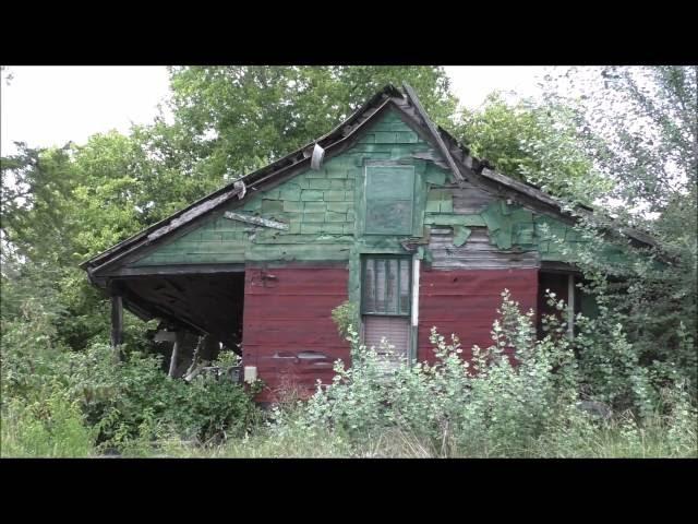 #8 Abandoned Home, Decaying away, SO MUCH left behind!