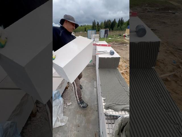 Кладка стен дома из газобетона  #домподключ #дизайнинтерьера #стройка #каменныйдом