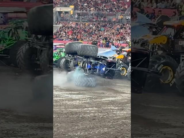 Son-uva Digger Huge Air + Insane Save! #2025 #monstertruck #monsterjam #sonuvadigger #tampa #florida