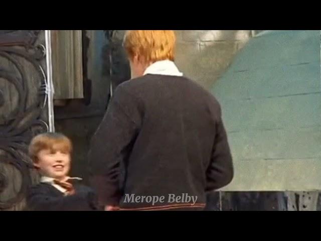 James Phelps playing with William Melling (Nigel) behind the scenes #harry potter  #phelpstwins