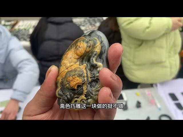 和田玉青花的手把件 这个皮色整的有特色 小雷微：cui30000