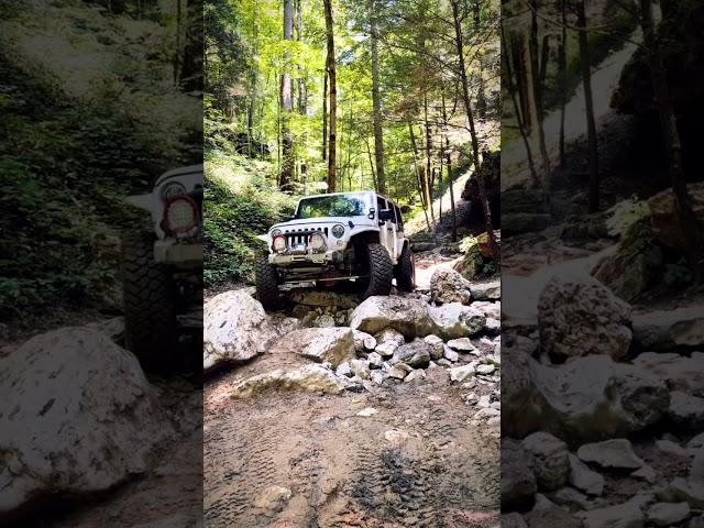 Jeep Wrangler going though an EPIC Rock Garden. #jeep #shorts #viral