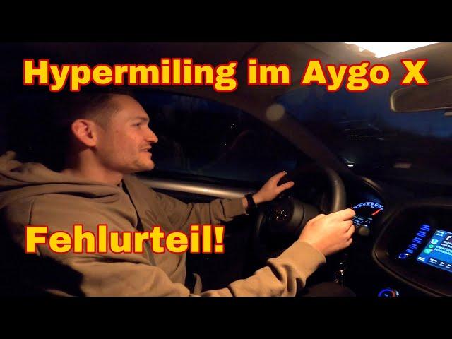 Autobahn Spritverbrauch Test im Toyota Aygo X 2022 Play mit meiner Freundin