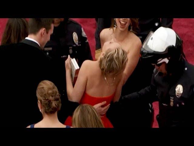 Jennifer Lawrence FALLS on Oscars Red Carpet 2014!