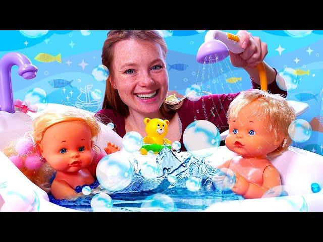 Nenuco Videos für Kinder. Wasserspiele mit Paul und Paula. Irene und Puppen