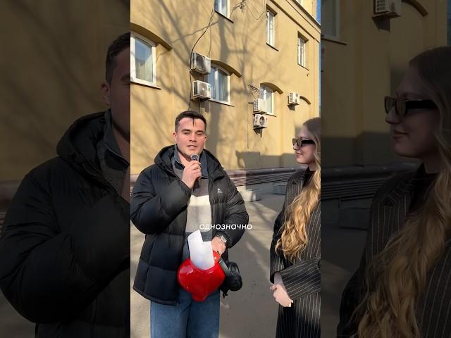 Спросили у мужчин, кто им больше нравится: блондинки или брюнетки? 🫢