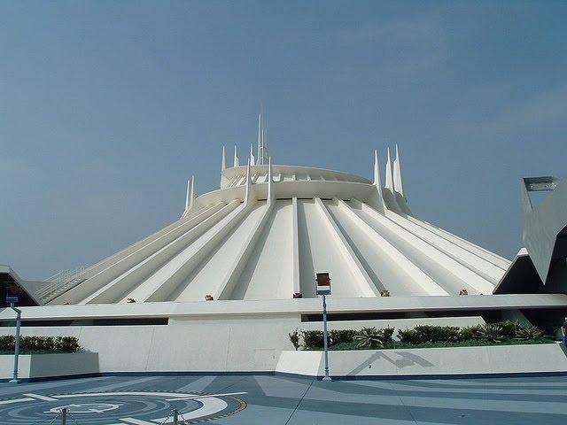 Space Mountain roller coaster at Disneyland - HDThrillSeeker