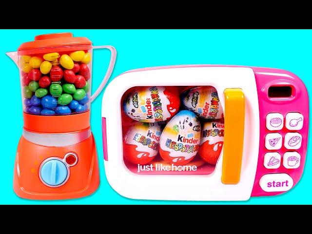 SORPRESAS de Huevos Kinder con el Microondas Mágico  Videos para niños