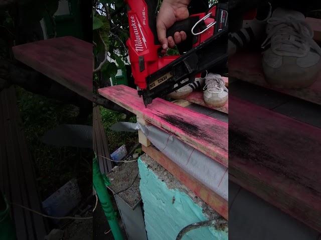 Гвоздезабиватель Milwaukee  #стройка #diy #дом #дача #ремонт #домсвоимируками #качественныйремонт
