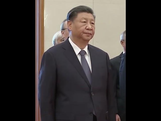 纪念毛泽东诞辰130周年，习近平主席到毛主席纪念堂。向毛主席三鞠躬。