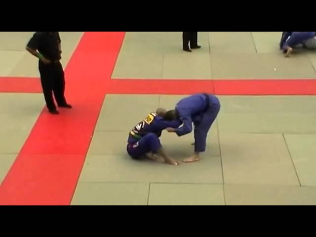 Emmanuel Fernandez (FR) Vs Cleyton Bastos Goncalvez (BR) Open de Paris IBJJF 2014