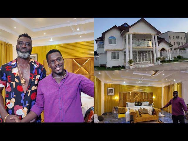 Popular Phone Seller Larbi Drives Zionfelix To His Golden Mansion In Kumasi And It Looks Like Palace
