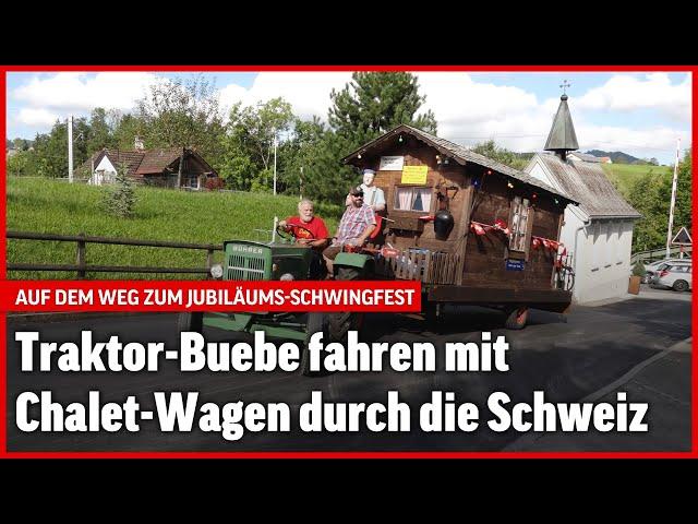 Traktor-Buebe fahren mit Chalet-Wagen nach Appenzell ans Jubiläums-Schwingfest