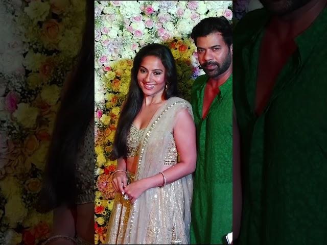 Shabir Ahluwalia with his wife Kanchi attend Arpita's Eid Party | SBB