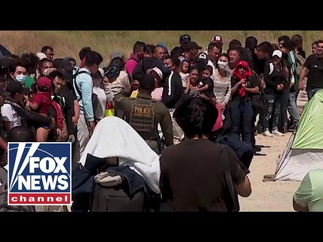 Reporter witnesses mass releases of migrants into San Diego