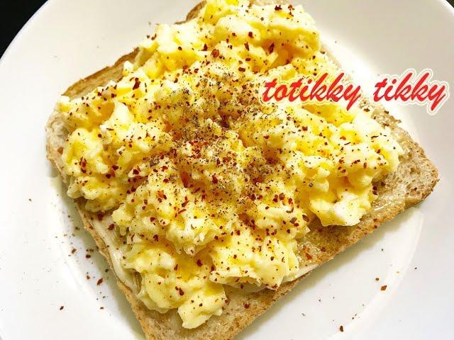 Mom's Scrambled Eggs on Toast : สแกมเบิ้ล เอ้กโทส