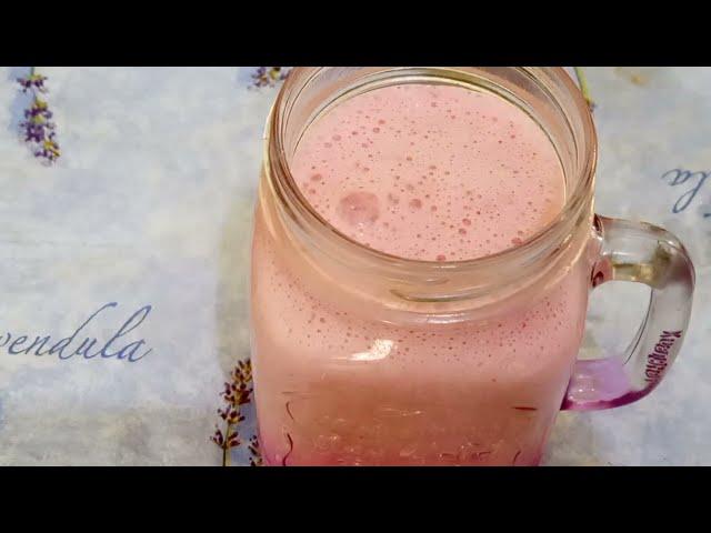 Strawberry milkshake by Food Quest