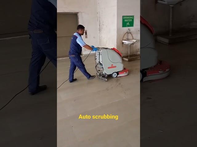 floor cleaning with auto scrubber