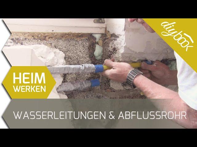 Wasserleitungen und Abflussrohr verlegen