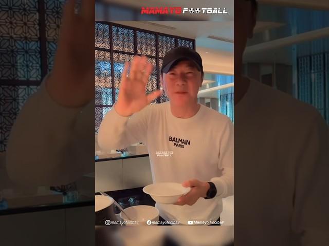 Shin Tae Yong Langsung Makan Setiba nya di Indonesia. Lucunya Coach Shin Bilang ‘Hai, Apa Kabar?’ 