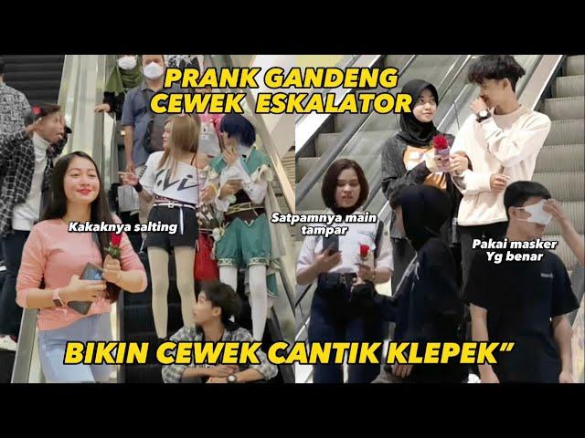 PRANK CEWEK CANTIK DI ESKALATOR BERUJUNG BERUJUNG DIGANDENG MAUT CEWEKNYA KLEPEK”