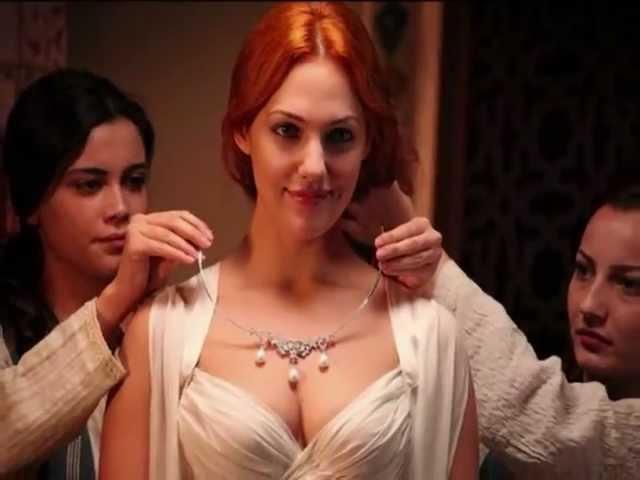 Meryem Uzerli vs Wilma Elles