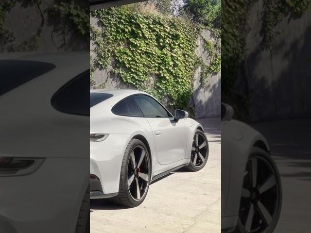 легендарный спорткар стал ещё круче. Porsche выкатила обновлённый 911 Carrera S: