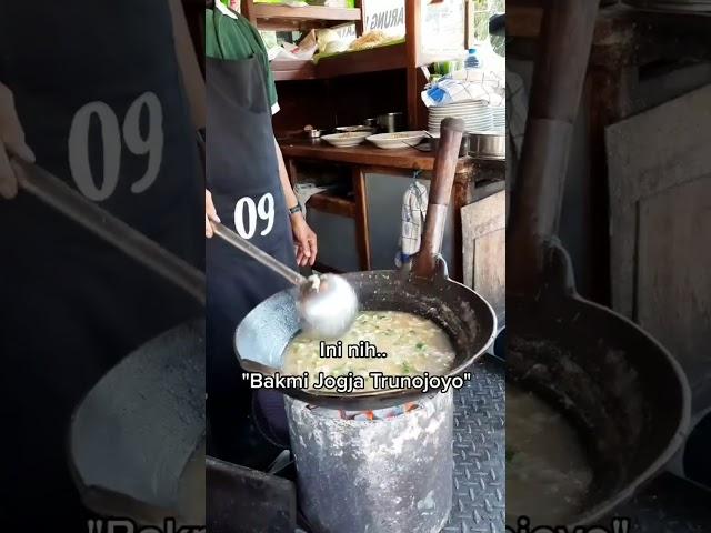 Bakmi Jogja Trunojoyo. Kuliner Surabaya yang Rasanya Mantap.. #shorts #shortsvideo