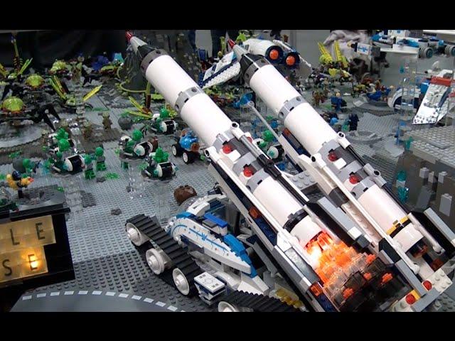 LEGO Galaxy Squad alien battle - Brickworld Indy 2015