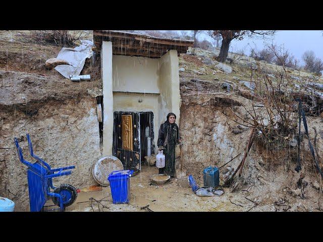 Rescue Angel: Grandma's Cave AWarm Shelter for Yourself A WinterBlizzard