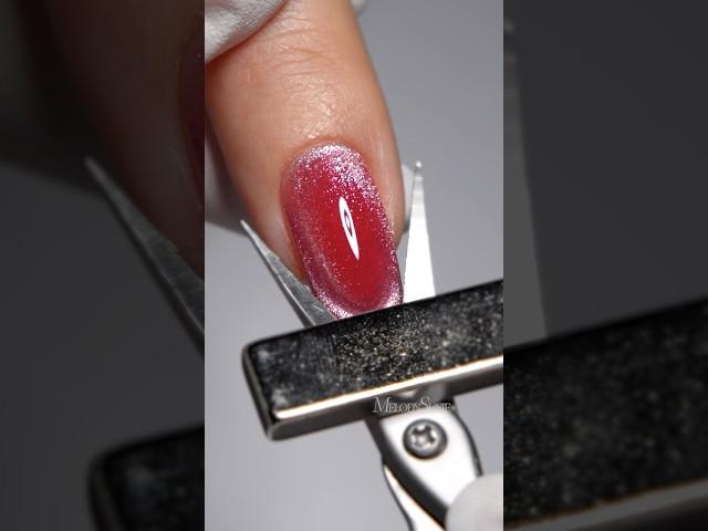 A beautiful color cat-eye gel and a scissor to make amazing French curve #nails #nailart