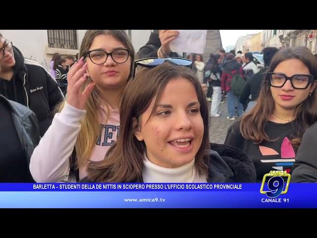 Barletta - Studenti della De Nittis in sciopero presso l'Ufficio scolastico provinciale