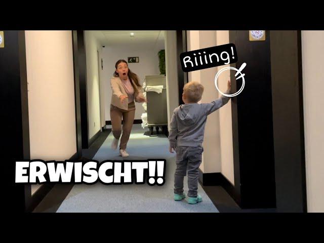 Lio spielt heimlich Klingel-Mäuschen im Hotel !!! | Bibi