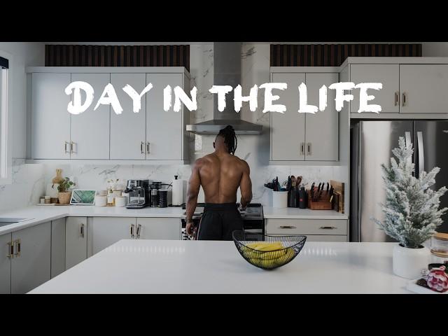 Day in the life of a content creator working from home in 2024 [full-time]