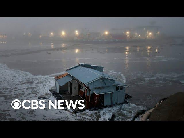 Massive waves destroy Santa Cruz Wharf in California