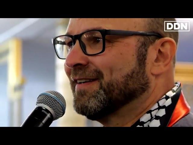 Andrew Feinstein speaks at the Stand Up for Palestine concert