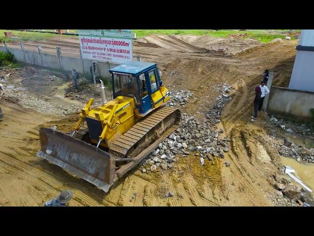 WONDERFUL Bigger Bulldozer Strong Clearing Sand With Huge Truck Pouring Sand Rock