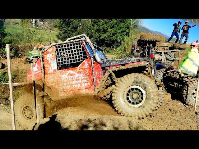 Toyota špeciál off road trial Brezno 2024 Peter položil na bok svoju Toyotu na trati v Brezne