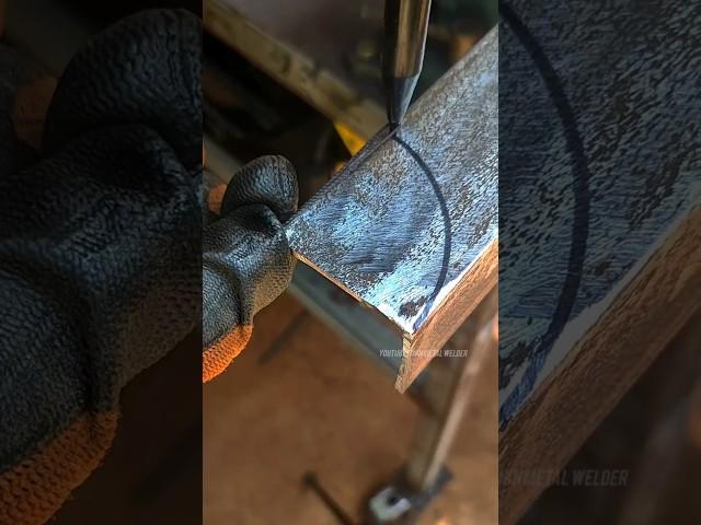 old welder's quick trick for cutting thin metal corners #welding #welder #metalworking #fabrication