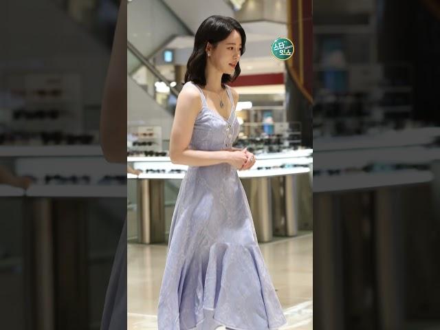로제도르 리뉴얼 오픈 매장 입장하는 임지연