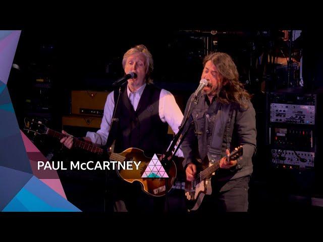 Paul McCartney  - Band on the Run (feat. Dave Grohl) (Glastonbury 2022)