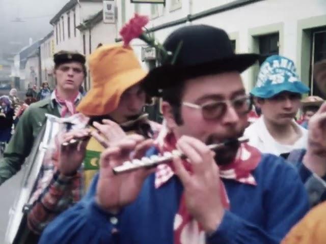 Umgang des Schellenbaums an Fastnacht in Blankenheim