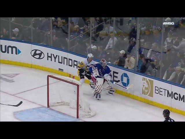 Igor Shesterkin hits and crosschecks Sidney Crosby behind the net - no call (1 apr 2024)