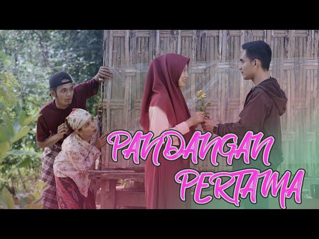 PANDANGAN PERTAMA - Emak Tapai